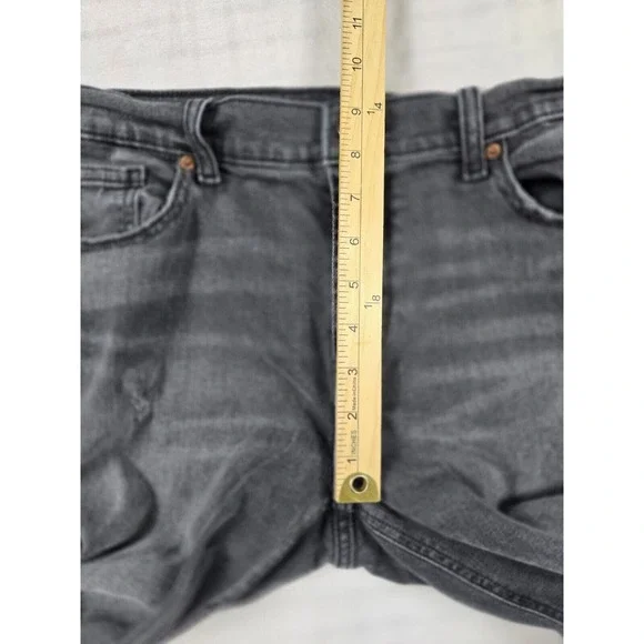 Old Navy High Straight Boyfriend Distressed Cropped Raw Hem Jeans Black 8 Petite - Picture 5 of 6